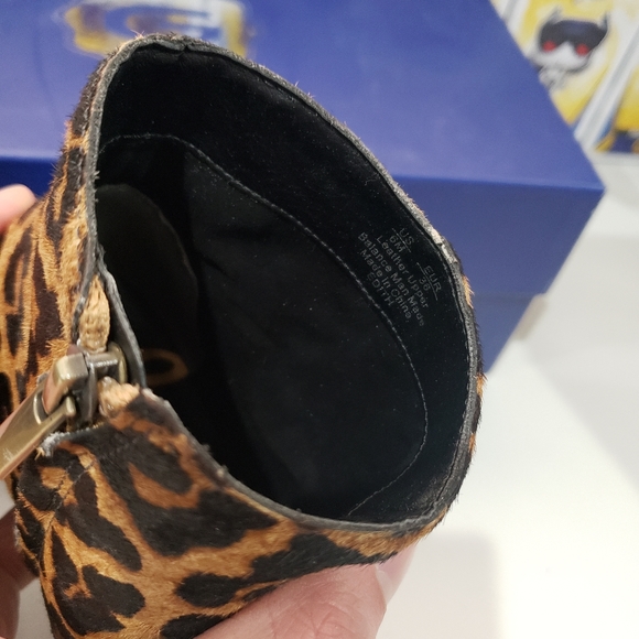 Sam Edelman leopard booties. Size 6. - Picture 4 of 5